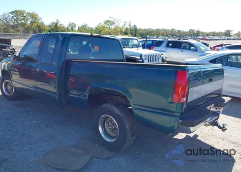 1997 Chevrolet C1500 Fleetside z USA, uszkodzony, nr VIN 1GCEC19M7VE145670